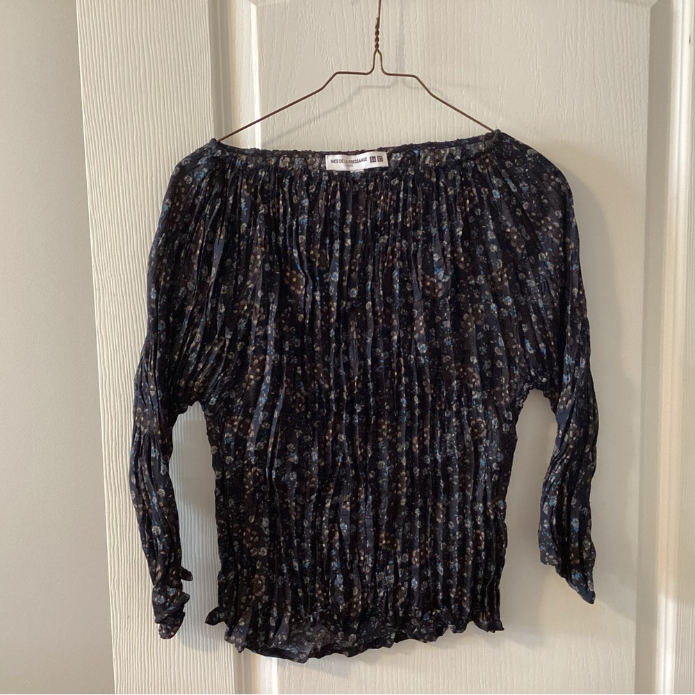 Uniqlo Ruffle-Hem Top. Size XS.  B4